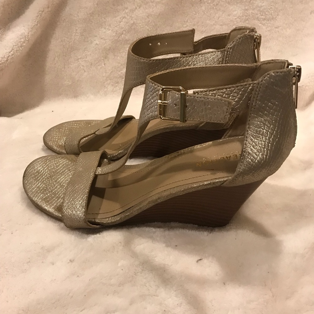 Reaction Kenneth Cole Sandals - Picture 2 of 5